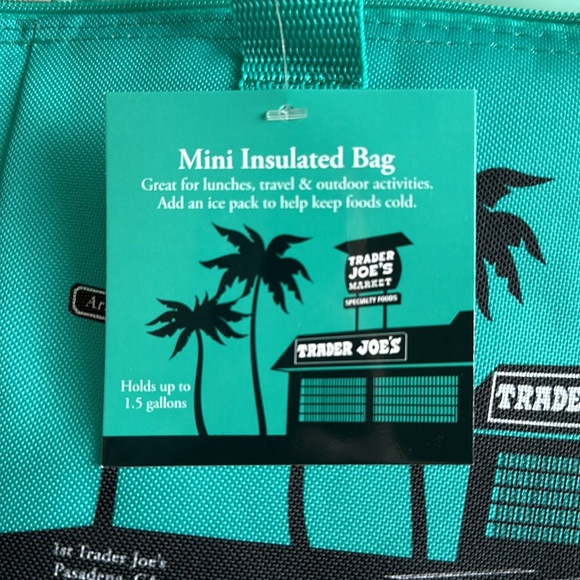 Viral Trader Joe’s Mini Insulated Bag - Picture 4 of 4
